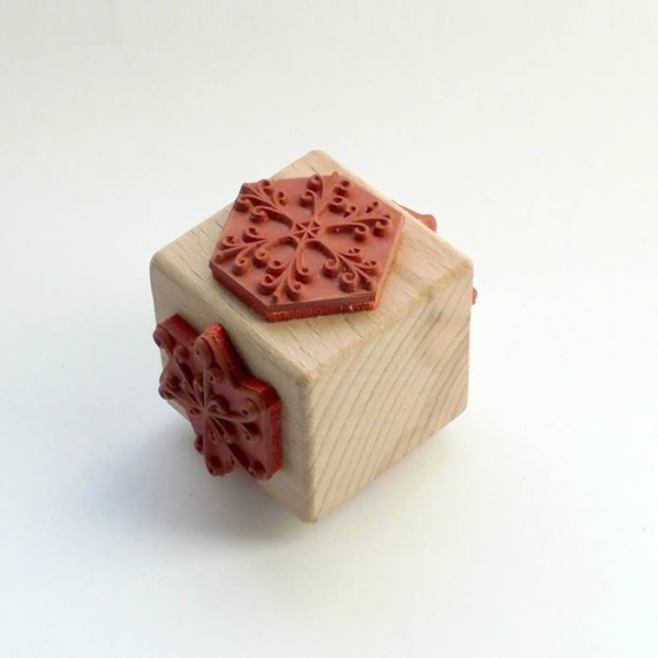 Wooden cube with 4 rubberstamps 35x35mm, snowflakes