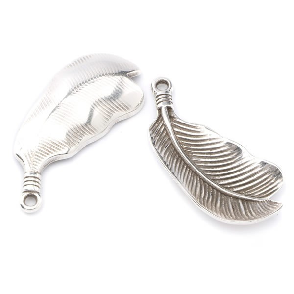 Hanging feather 37x16mm, 1 pce